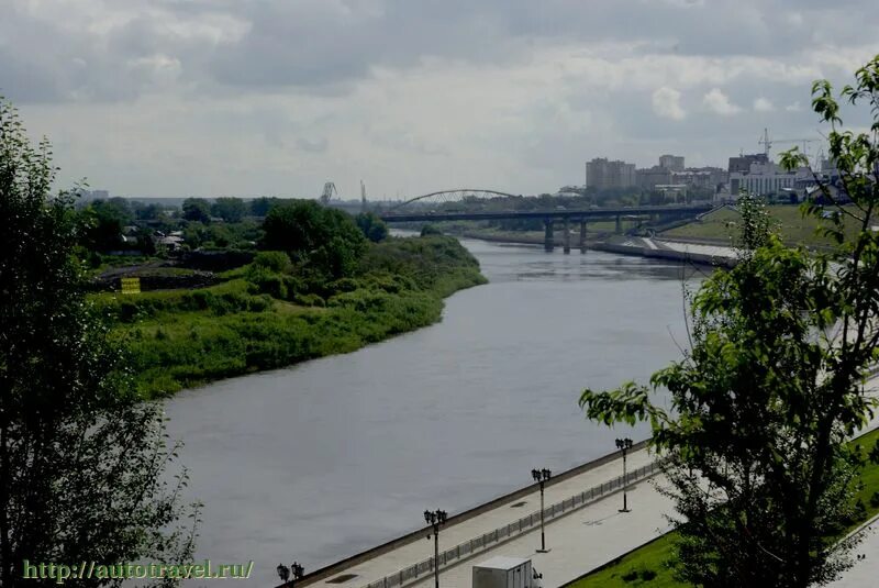 Вода в реке тура тюмень сегодня. Набережная реки тура Тюмень. Набережная реки тура Тюмень фото.