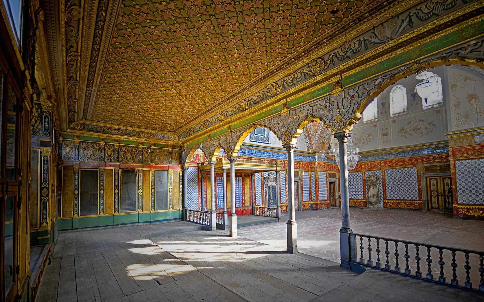 Где жили султаны. Дворец Топкапы. Султанский дворец Топкапы. Музей дворца Топкапы. Топкапы сарай в Стамбуле.