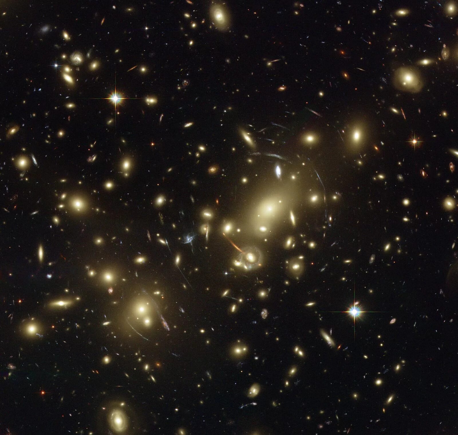 Далекие звезды от земли. Абель 2218. Abell 2218. Телескоп Хаббл скопление галактик. Abell 2029 скопление галактик.