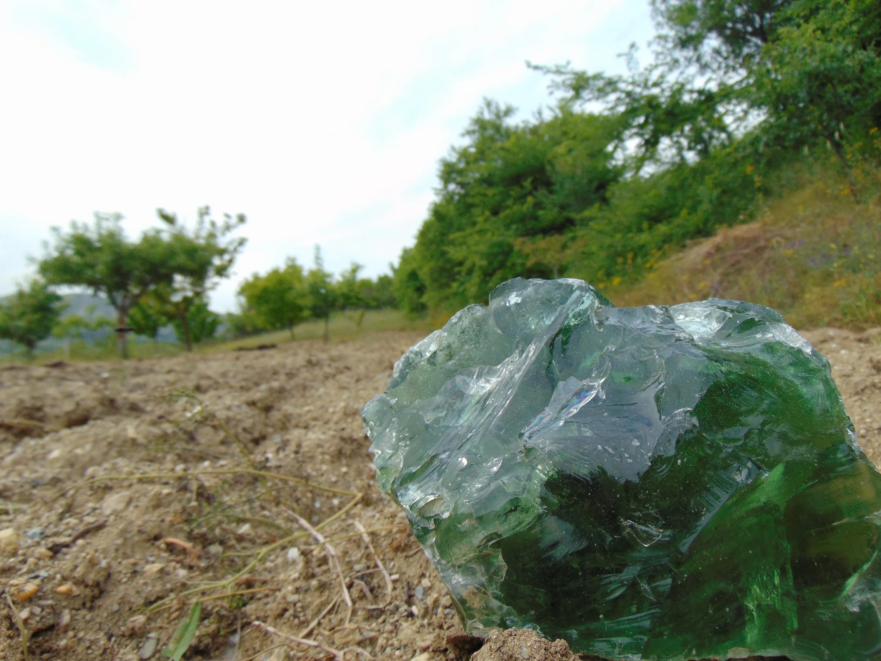 Natural mineral. Природный камень. Зеленый горный камень. Зеленые камни в природе. Большие камни.