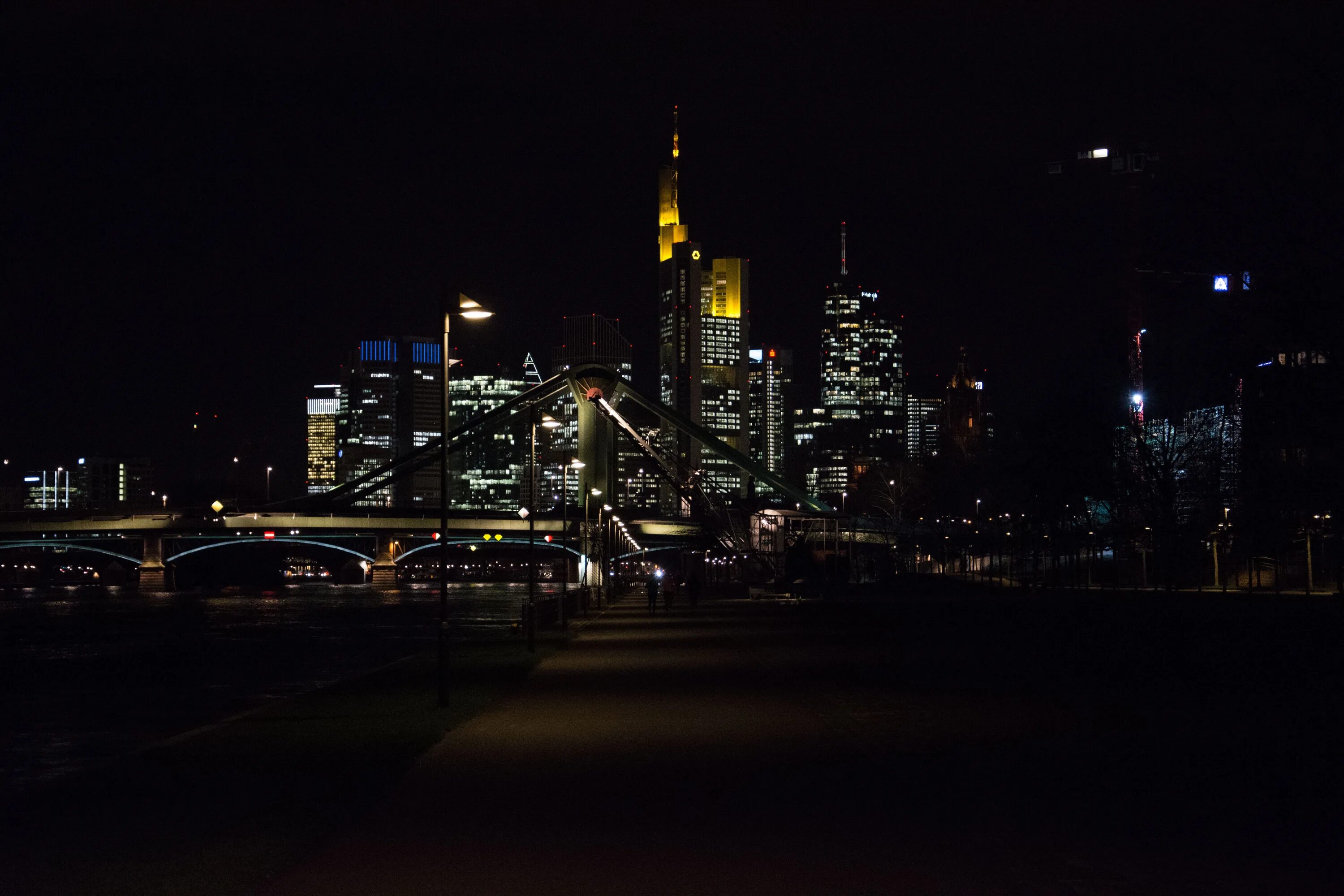 Ночной Франкфурт на Майне. Frankfurt Skyline Night. Frankfurt am main Night 1080. Франкфурт ночью.