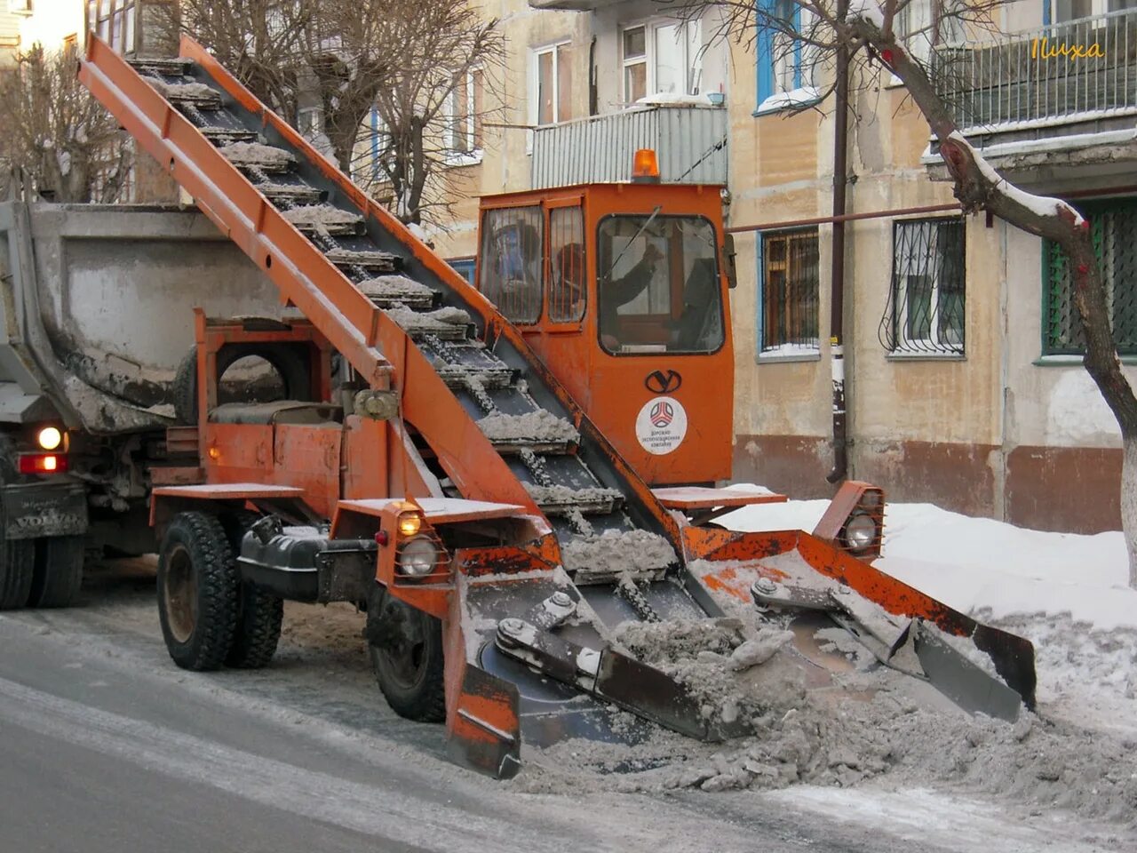 Снегоуборщик ксм. Снегопогрузчик ко-206. Снегопогрузчик Амкодор 37. Снегоуборщик лаповый ко-206. Лаповый погрузчик ко 206.