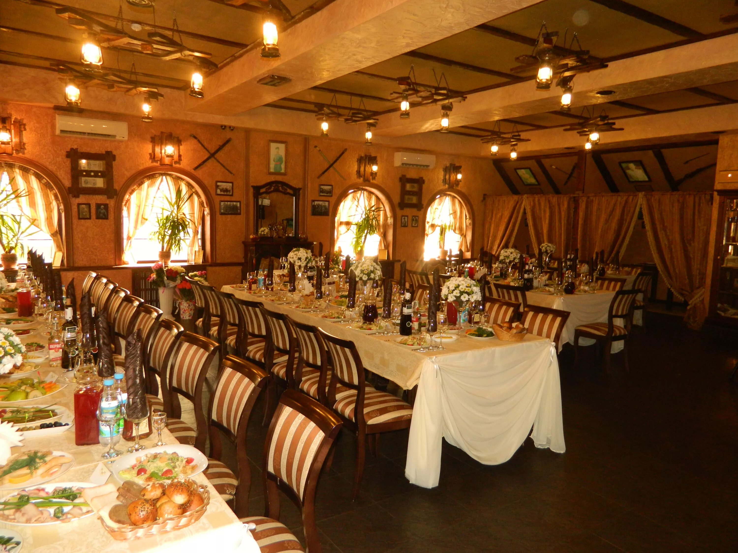 Кафе белая пуля белгород. Белая пуля гостиница белгород. Майский ресторан белая пуля белгород. Москвич 412 иж белый. Белая пуля белгород.