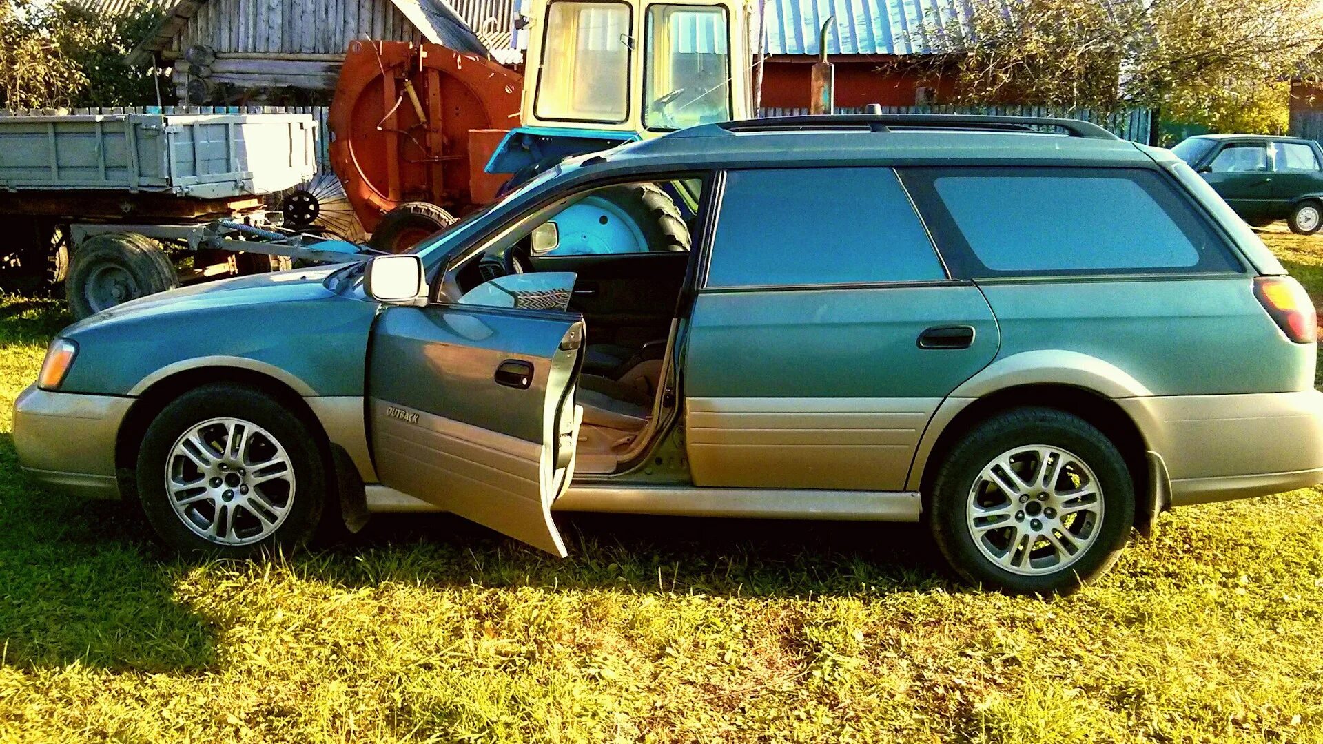 Субару Аутбек 2000. Субару Легаси Аутбек 2000 2.5 американец. Subaru Legacy Outback 1998. Оранжевый Субару Аутбэк 2000. Аутбек 2000 года