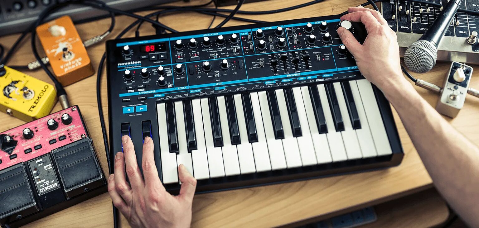 Bass synth. Novation Bass Station. Novation Bass Station 1. Bass Station II. Novation Summit аналоговый синтезатор.