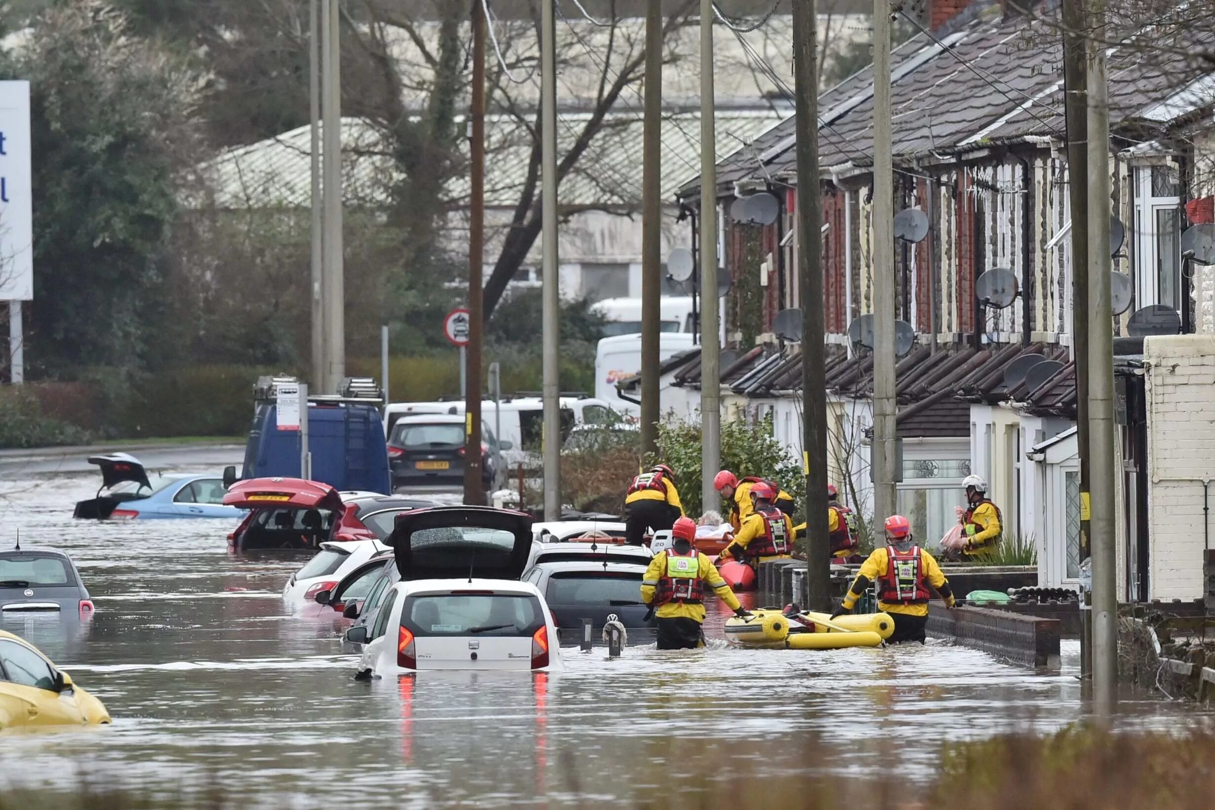 Наводнение в Нидерландах 2021. Амстердам потоп. Наводнение в Великобритании. Англия затопления. Ситуация в дубае сегодня с наводнением