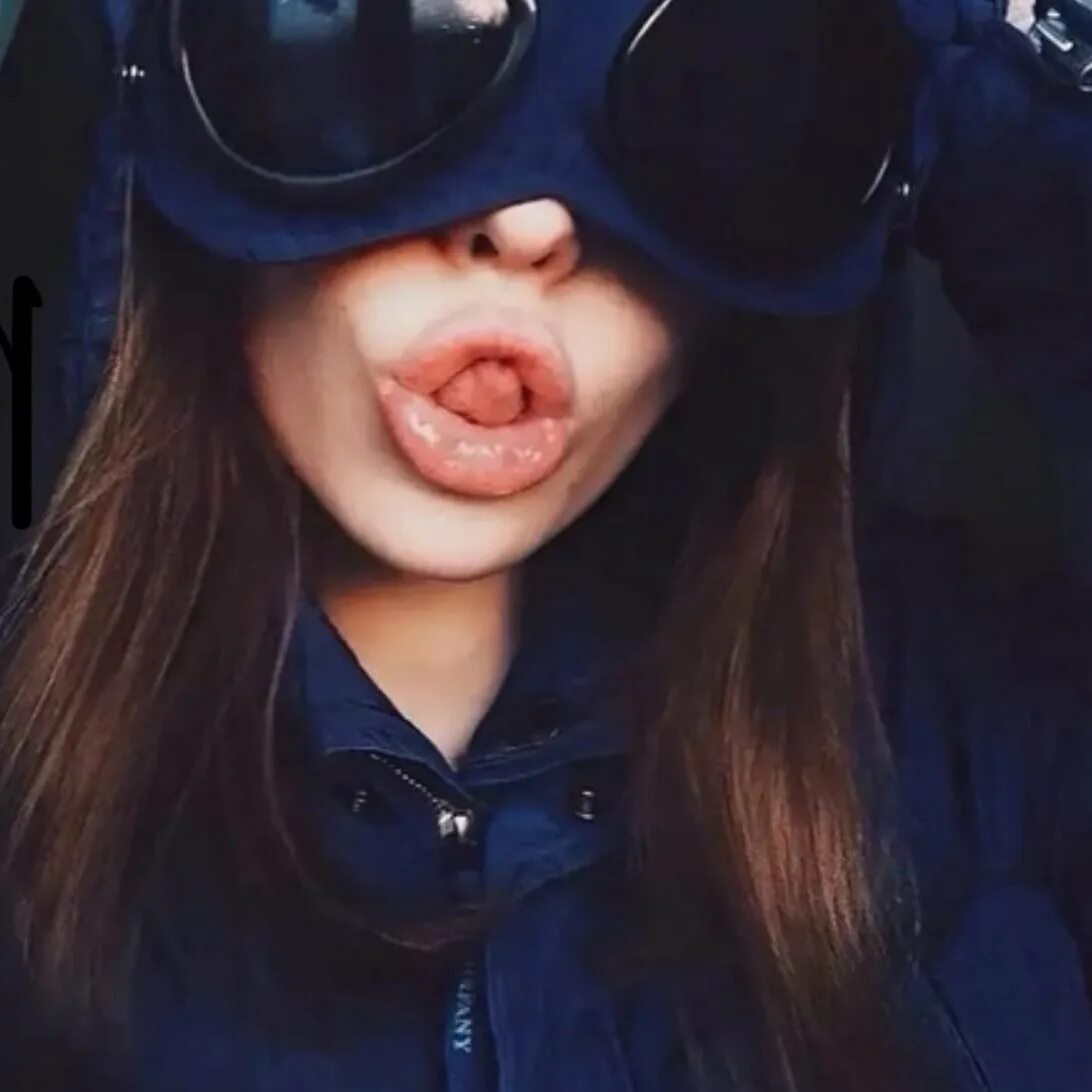 P. C p girl. Девушка в кофте c. Одежда крутяк. C p girl.