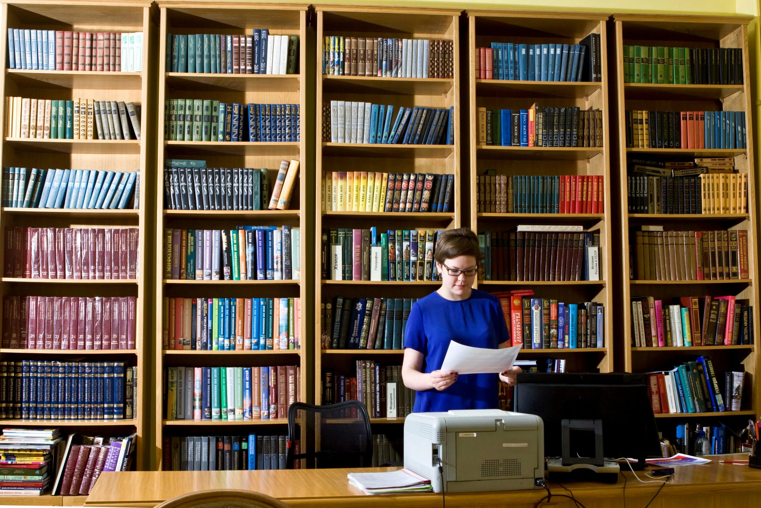 Library messages. Центральная библиотека Красноярск. Книга библиотека. Библиотека фото.