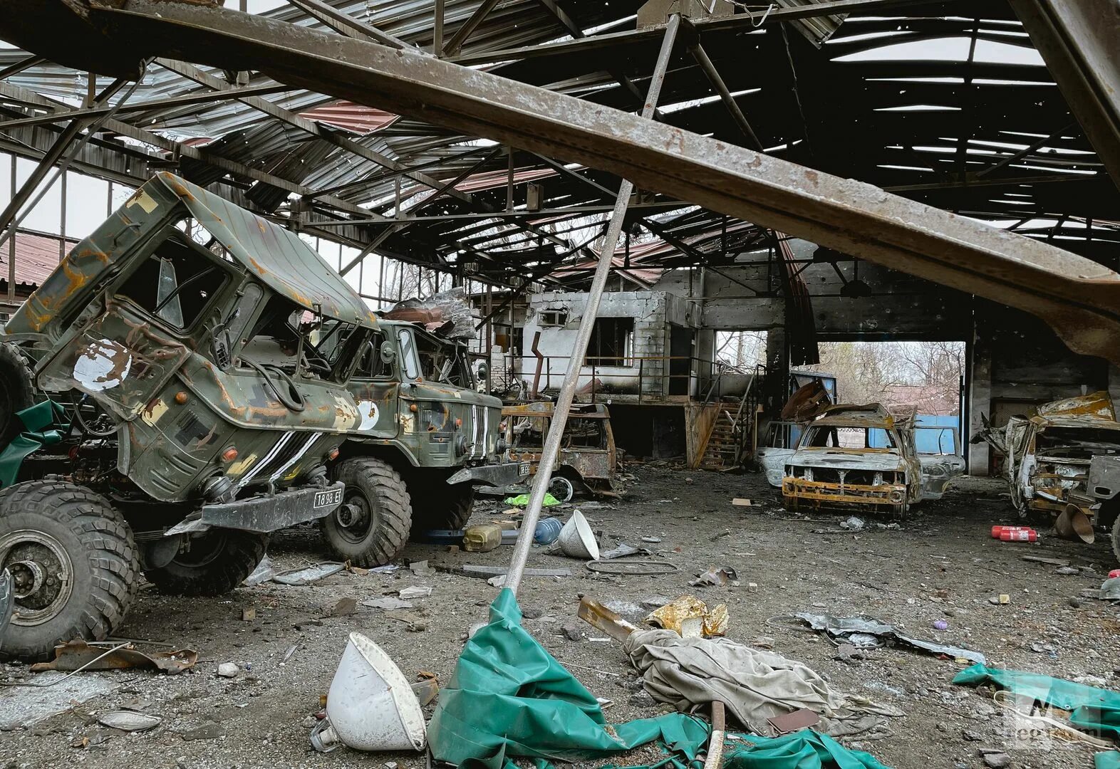 Грузовой мариуполь. Завод имени ильича мариуполь. комбинат ильича мариуполь. зфводильича в мариуполе.