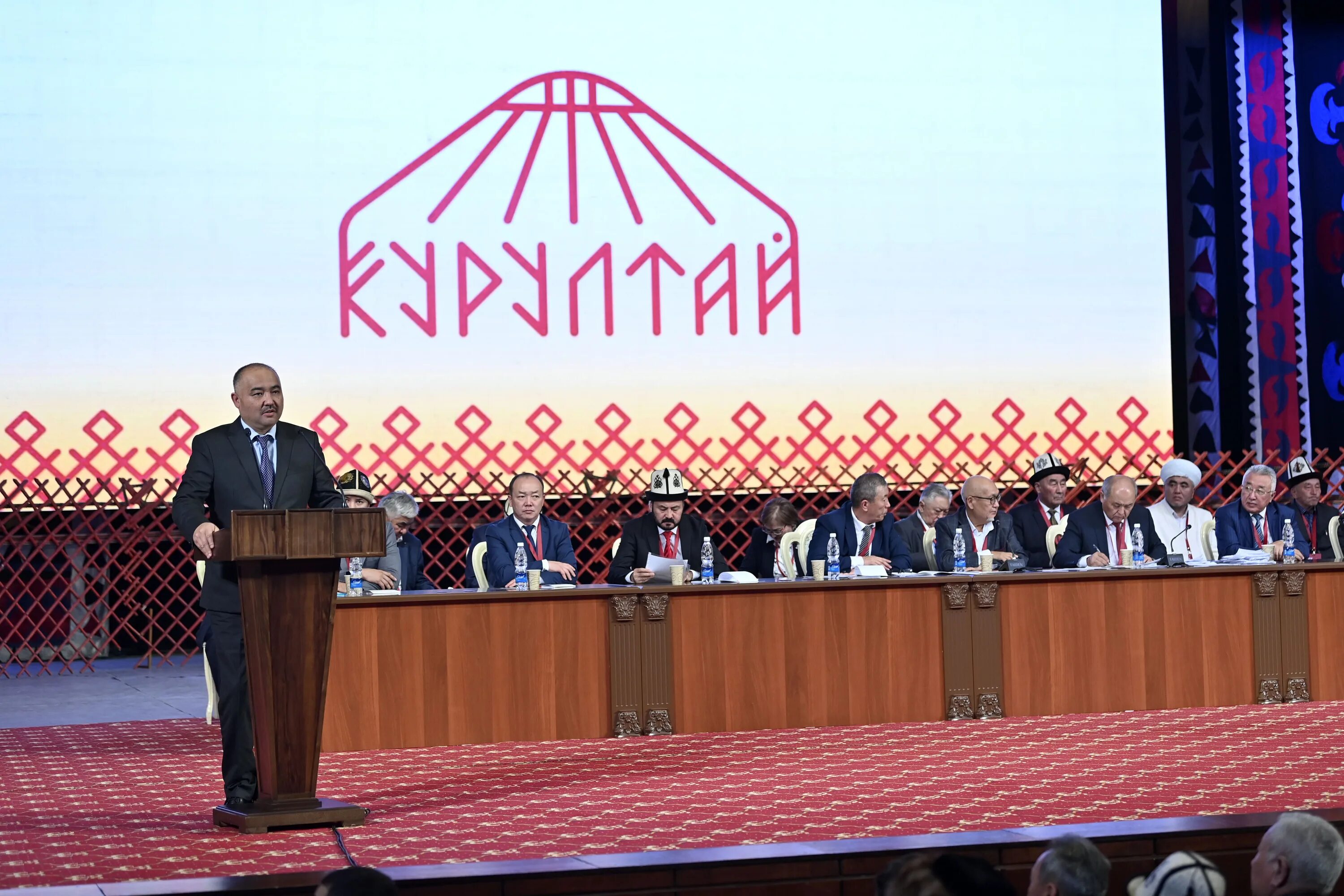 первый всемирный курултай казахов. курултай назарбаев. курултай нарын делегат. президиум мсоо всемирный курултай башкир гаяз зарипов. национальный курултай.