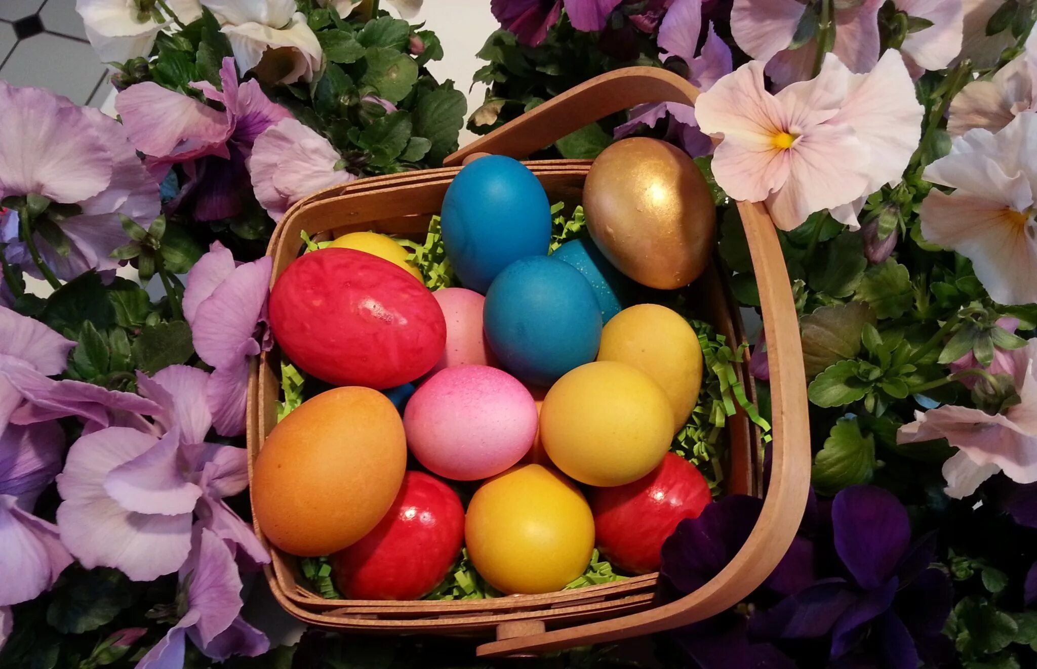 Пасхальная корзинка для яиц. Пасха в молдове. Пасхальная корзинка для яиц. Пасхальная корзина. Пас х.