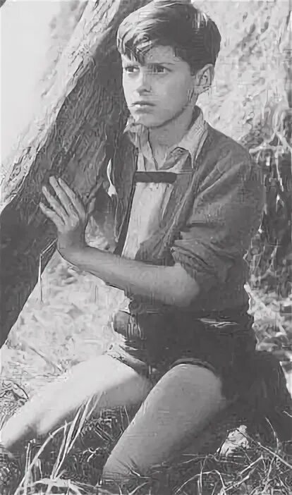 Юноша с футбольным мячом. Ретро мальчики. Мальчик с розой. Фотограф мужик. Мальчишки ретро.