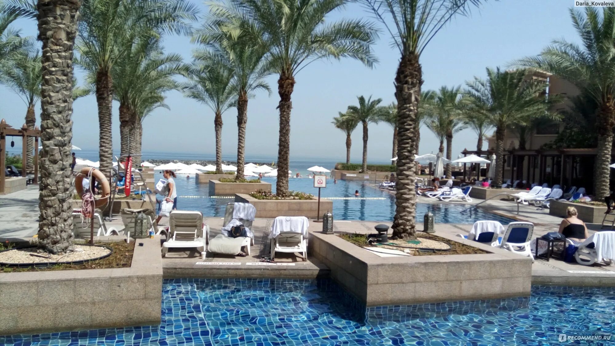 Шератон спа шарджа. Отель Sheraton Sharjah Beach Resort Spa 5. ОАЭ отель Sheraton Sharjah Beach 5. Sheraton Sharjah Beach Resort Spa 5 пляж. Шарджа отель Шератон 5 звезд.