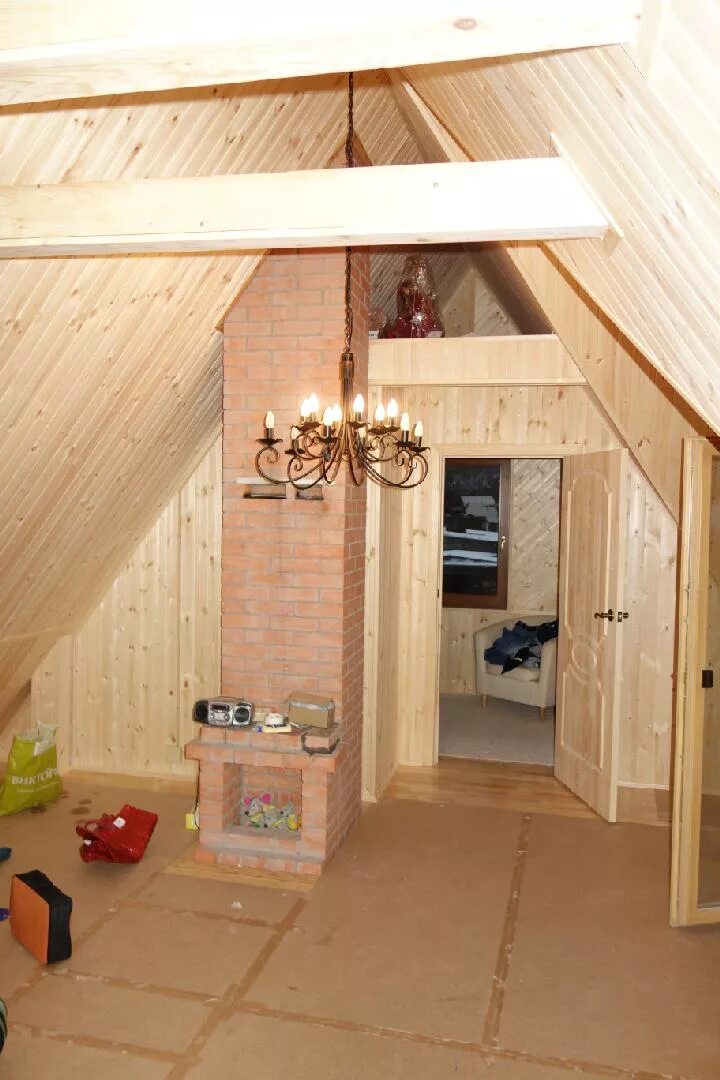 2 этаж на трубах. П-образная лестница на металлокаркасе. 2 этаж на трубах. Косоур из профильной трубы 80х40. Дымоход на втором этаже.