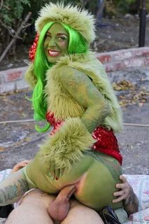 Slideshow tayler hills grinch porn.
