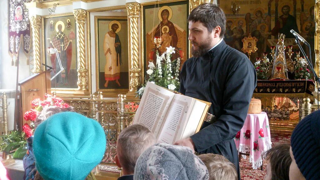 Протоиерей отец андрей ткачев. Кабинет игумена. Отец павел рязань. Ткачев назначен настоятелем. Кабинет настоятеля храма.