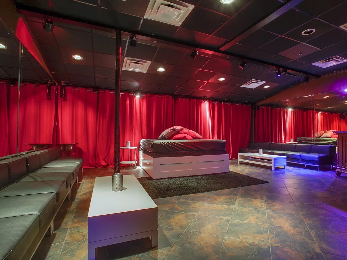 Свинг комната. Свингер вечеринки пермь. Свинг комната. Свинг комната. Свинг комната.