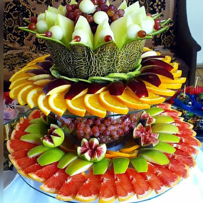 Украшение фруктов. Красивая нарезка фруктов. Украшение праздничного стола. Сервировка стола фруктами.