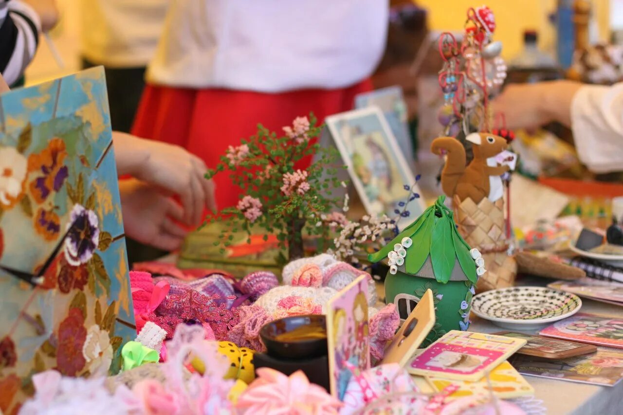 Благотворительная ярмарка сладостей. Ярмарка игрушек. Новогодняя ярмарка. Рождественская благотворительная ярмарка. Благотворительная ярмарка.