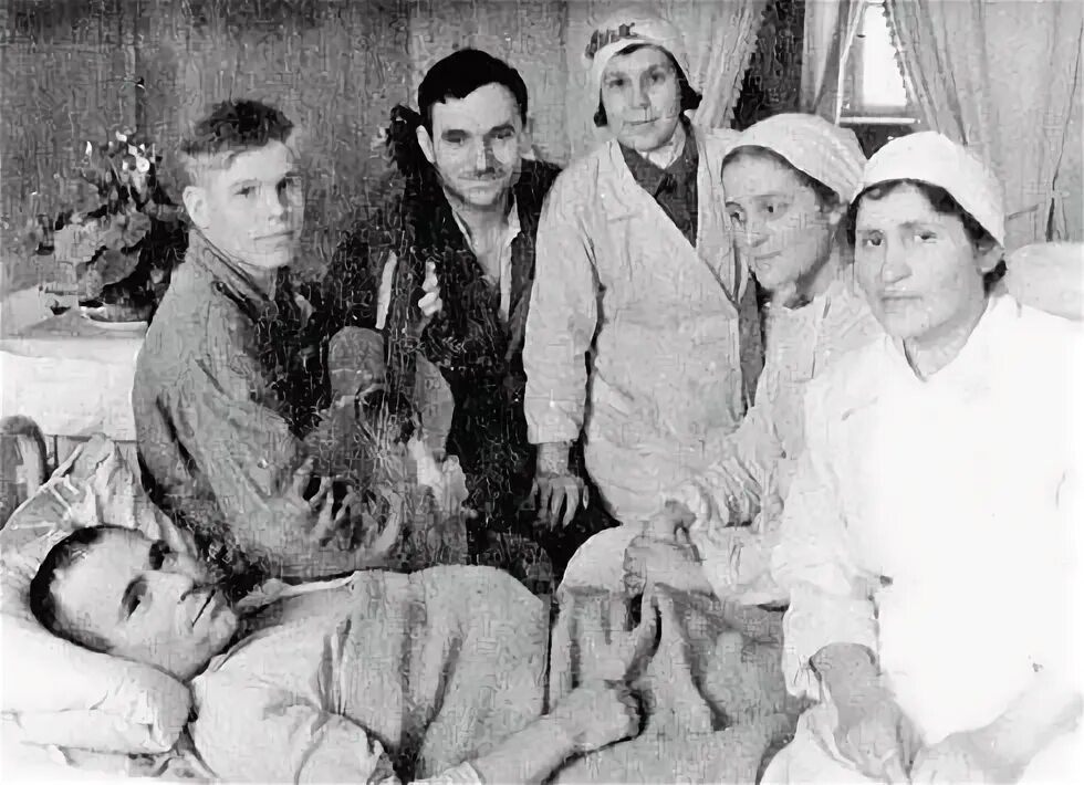 Дети в госпитале вов 1941-1945. Помощь раненым в госпитале москва. Помощь раненым в госпитале москва. Фронтовой госпиталь 1945. Помощь раненым в госпитале москва.