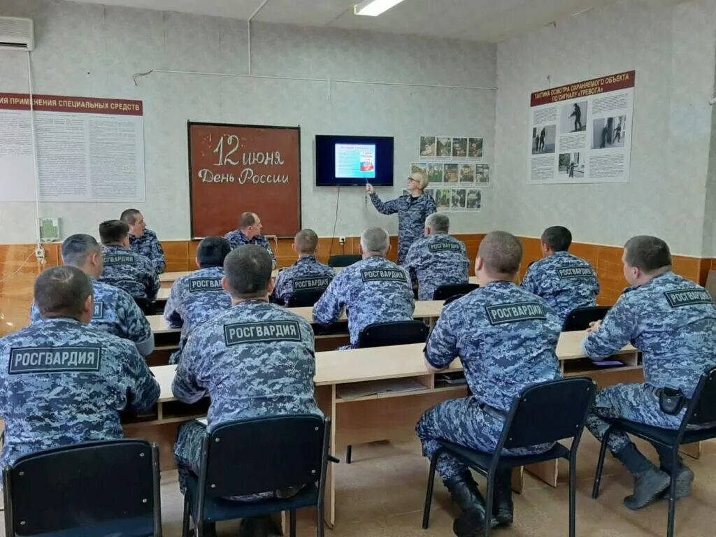 Машины росгвардии. Вневедомственная охрана росгвардии сыктывкар. Патрульный росгвардии. Реклама росгвардии вневедомственной охраны. Росгвардия полицейские должности.