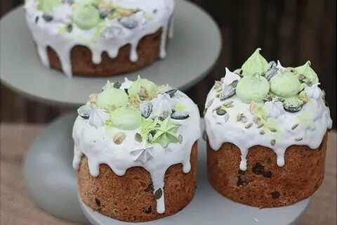 Кулич с белым шоколадом и фисташковым кремом