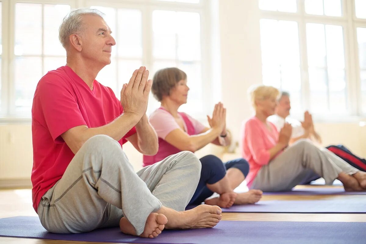 Йога для людей старшего возраста. Йога для пожилых. Физкультура для пожилых. Йога для пожилых дыхание.