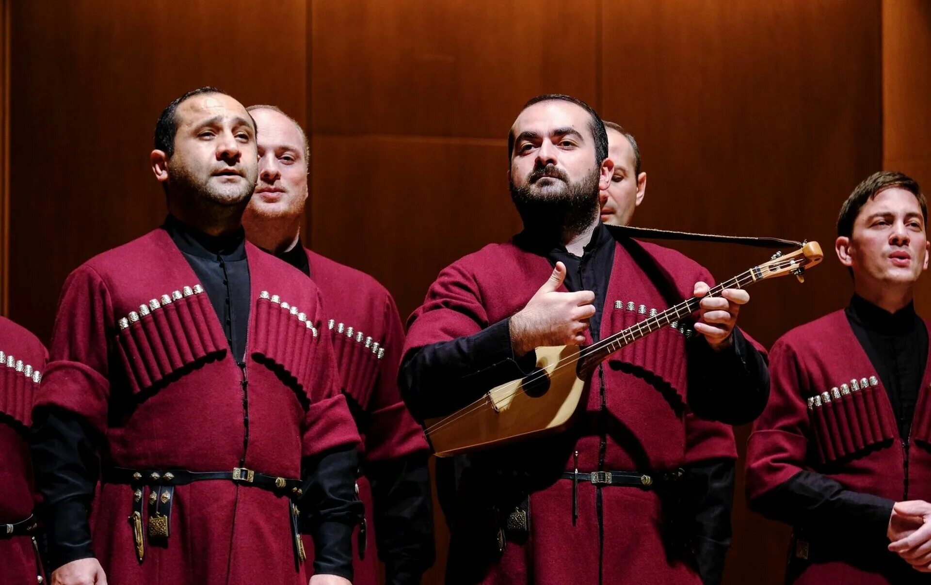 Ансамбль грузия. Грузинский танцевальный ансамбль georgian. Niutone группа грузия. Сухишвили ансамбль картули. Иверия грузинские танцы свиблово.