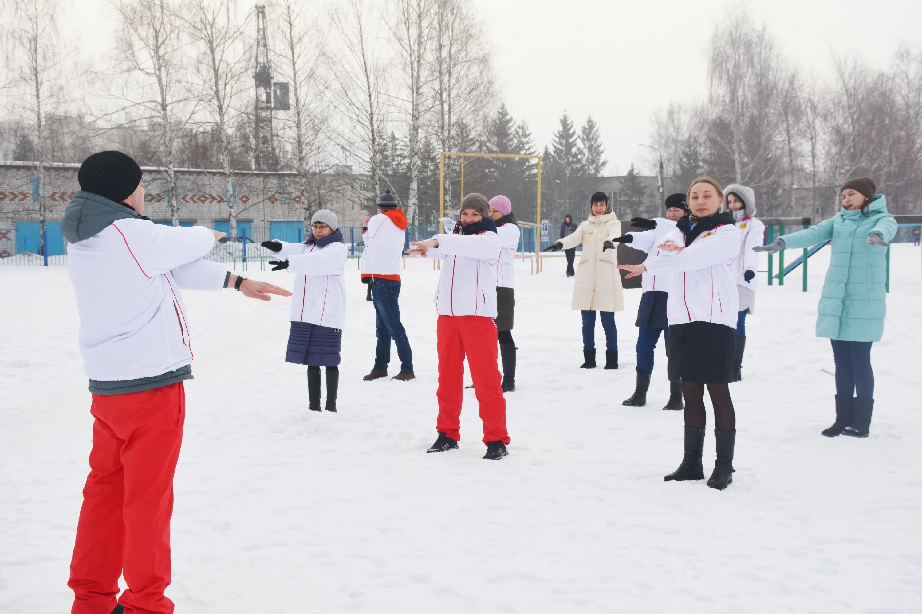 День здоровья зимой. День здоровья на улице зимой. День здоровья в Чувашии. Зарядка на улице зимой.