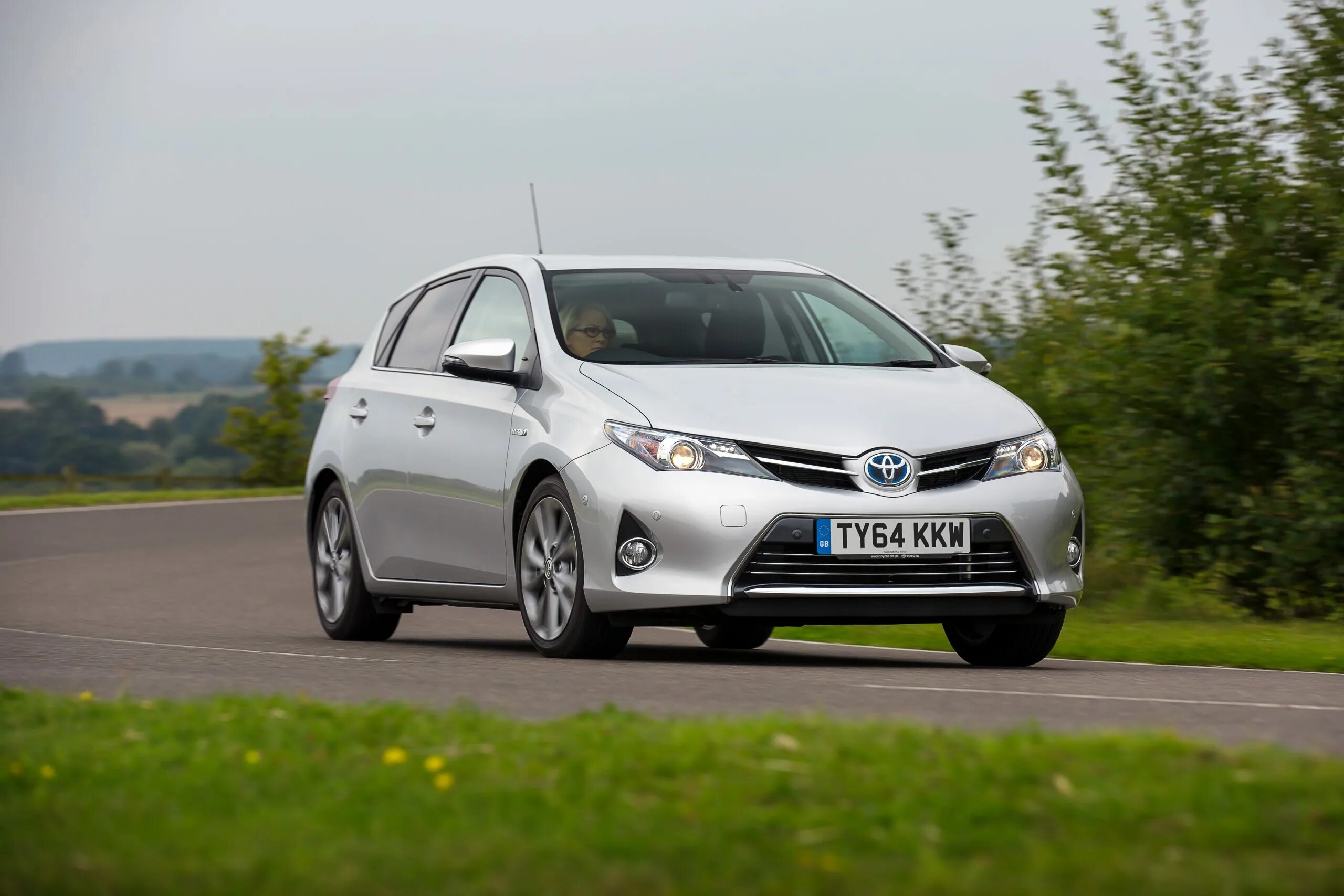 Toyota auris. Тойота аурис 2014. Тойота аурис гибрид 2015. Toyota Auris Hybrid 2014. Тойота аурис 2022.