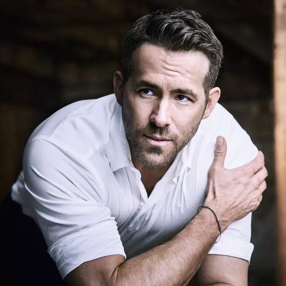 Jamie dornan. актер крис хемсворт. Jake gyllenhaal 2020. райан рейнольдс красавчик. хавьер бардем дэвид ганди.