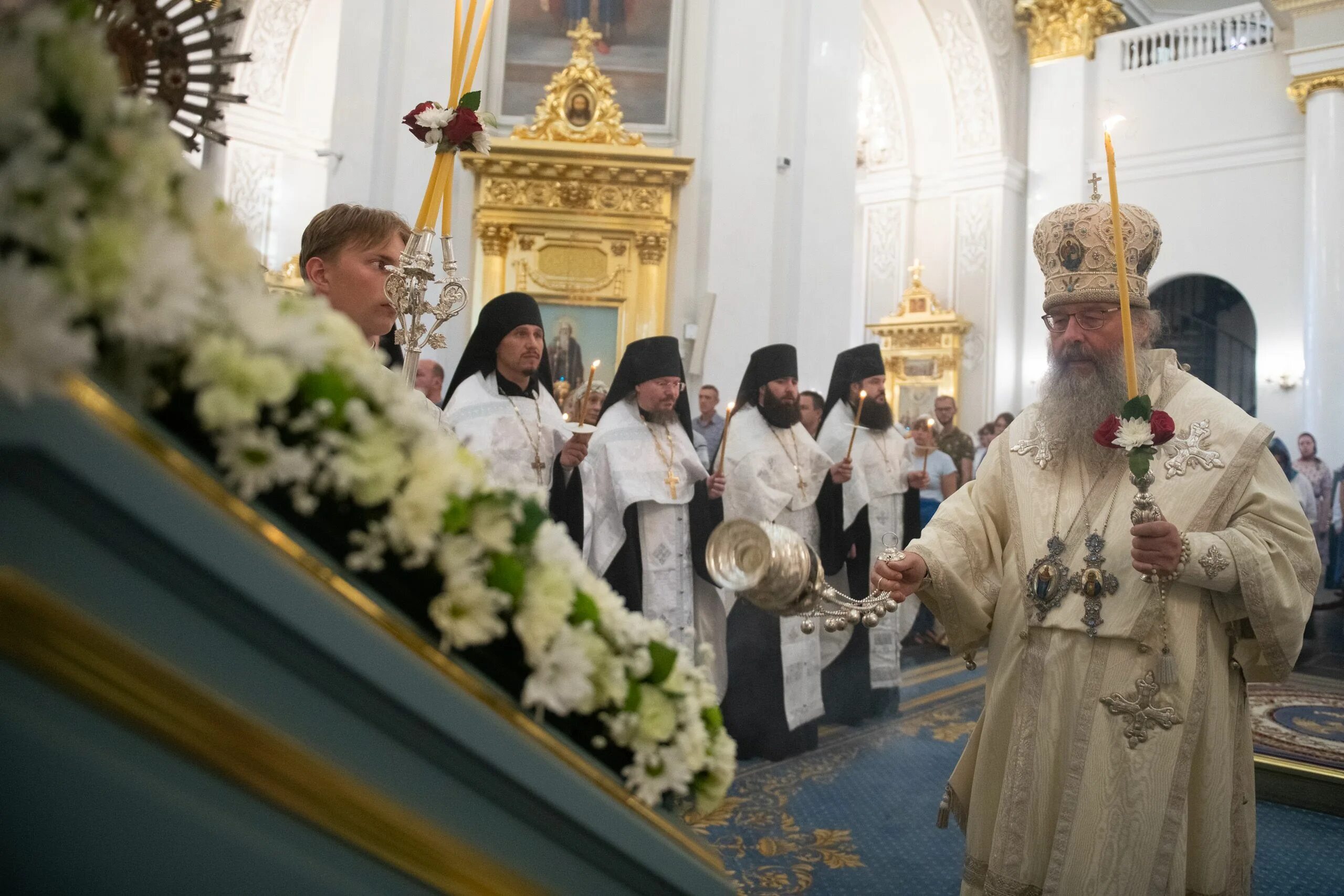 Сретенский монастырь всенощное бдение сегодня. Митрополит кирилл казанский. митрополит кирилл смоленский собор. митрополит кирилл 1274. митрополит кирилл оптинская пустынь монастырь митрополит.