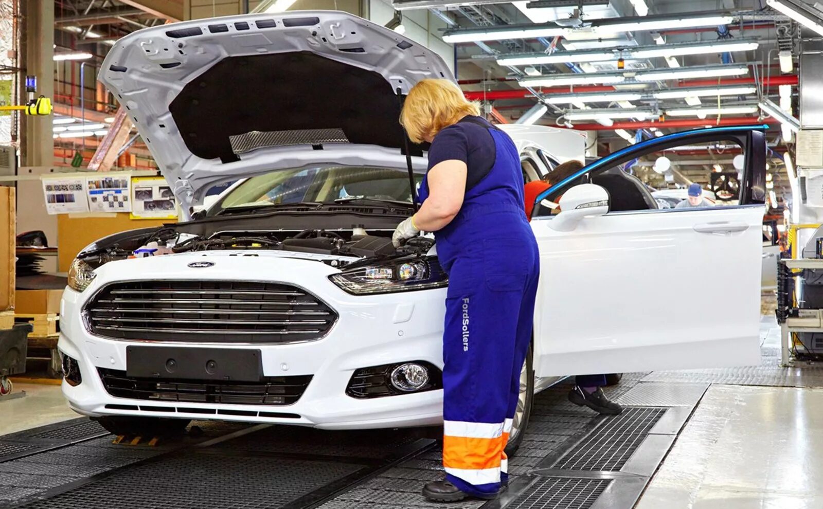 Где производят машины. Автомобильный завод форд соллерс. ford focus конвейер sollers. завод соллерс машины-завод. завод форд во всеволожске.