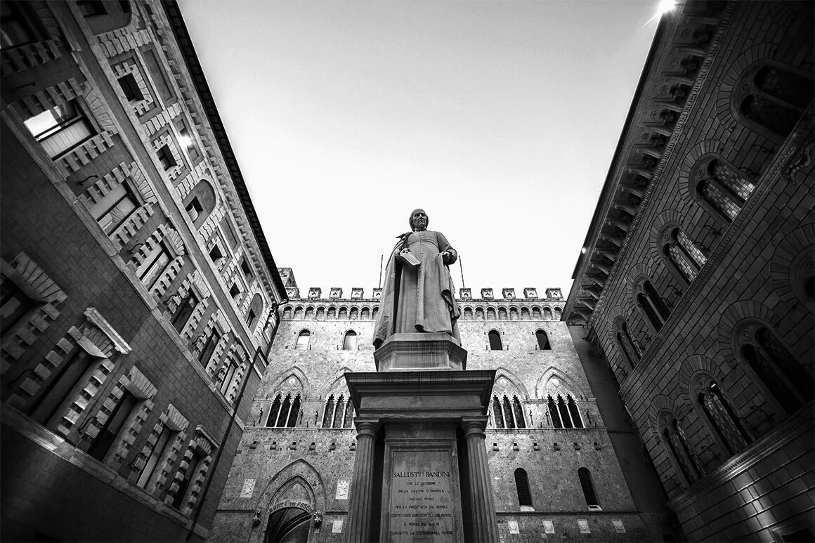 Monte paschi. Монте дей паски ди сиена. палаццо салимбени сиена. monte dei paschi di siena банк.