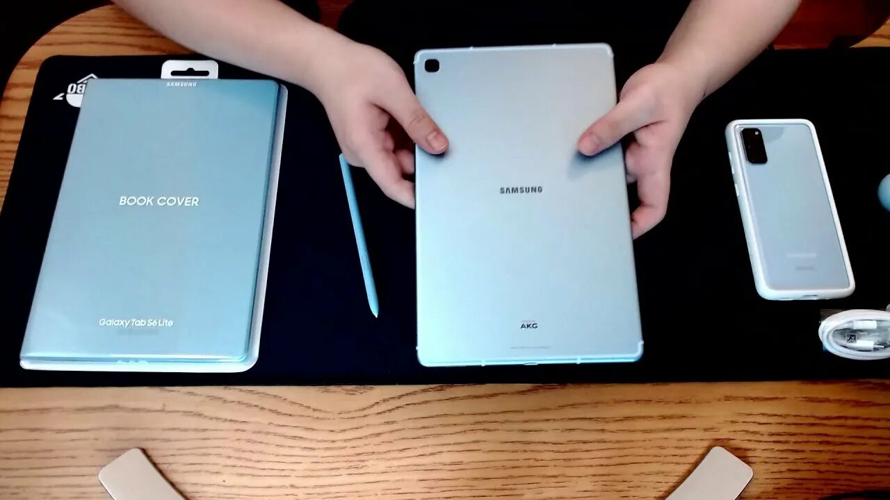 Планшет samsung galaxy 128gb. Самсунг галакси таб с 6 Лайт. Samsung Tab s6 комплектация. Samsung Galaxy Tab s6 Lite в руках. Комплектация самсунг таб с6.