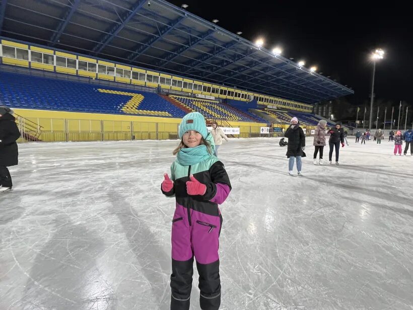 Расписание катка красногорск. Стадион Зоркий Красногорск каток. Массовые катания стадион Зоркий Красногорск. Мероприятия на катке. Самый большой каток в мире.