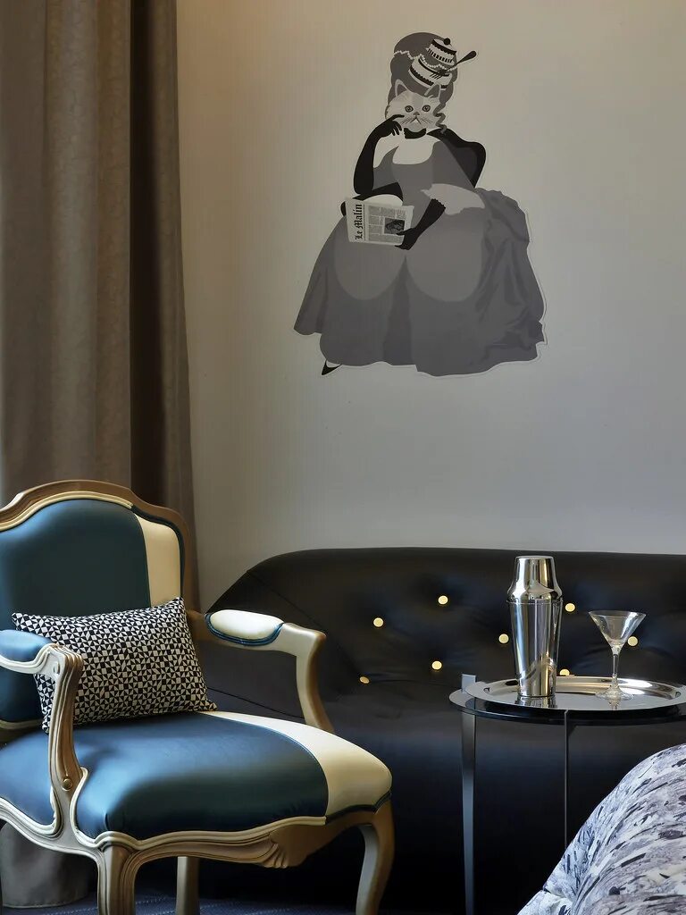 W paris. W paris. W paris. W paris. Отель marignan в центре парижа аксессуары.