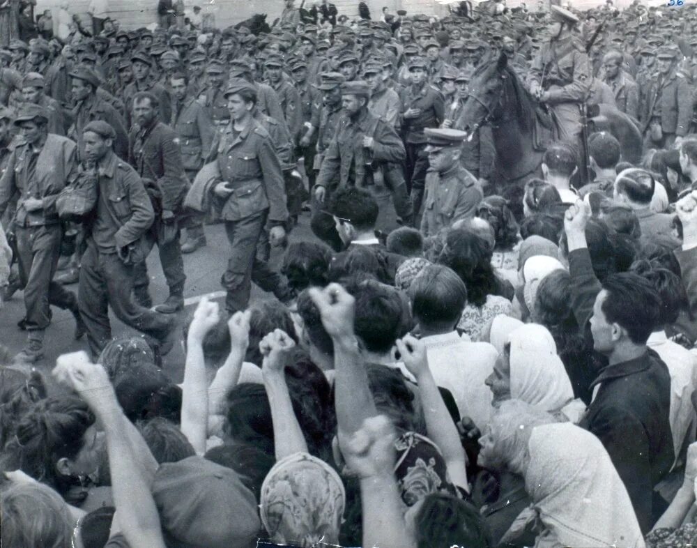 Парад военнопленных немцев в Москве 1944. Марш пленных в Москве 1944 немцев. 17 Июля 1944 парад военнопленных в Москве. Марш военнопленных в Москве 1944. Операция вальс