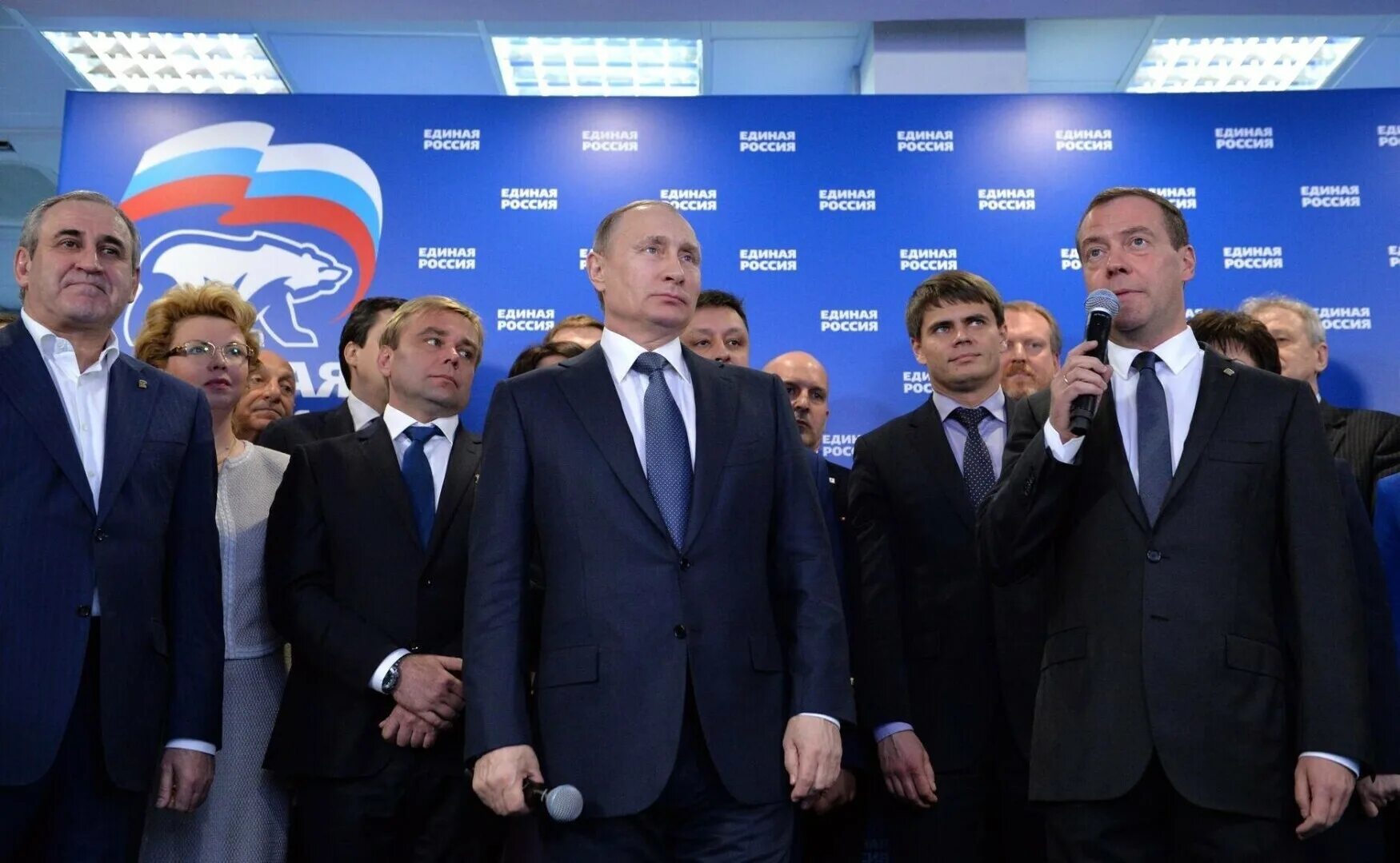 Руководитель партии страны. Партия единая россия. всероссийская политическая партия единая россия. представители партии единая россия. партртия единая россия.