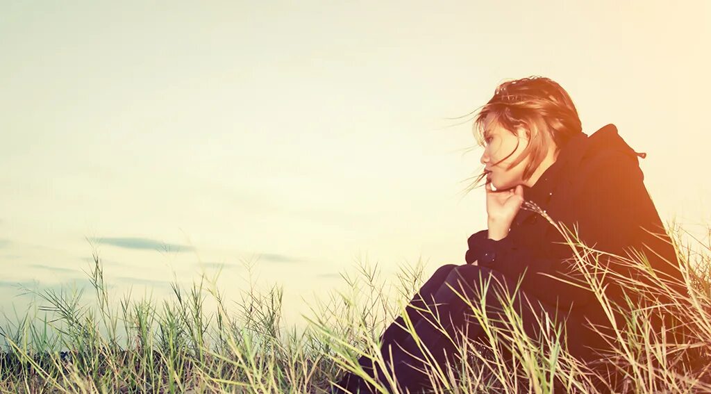 одиночество женщины. вера полозкова люболь. баннеры эстетика милые. девушка на природе. мужчина в депрессии.