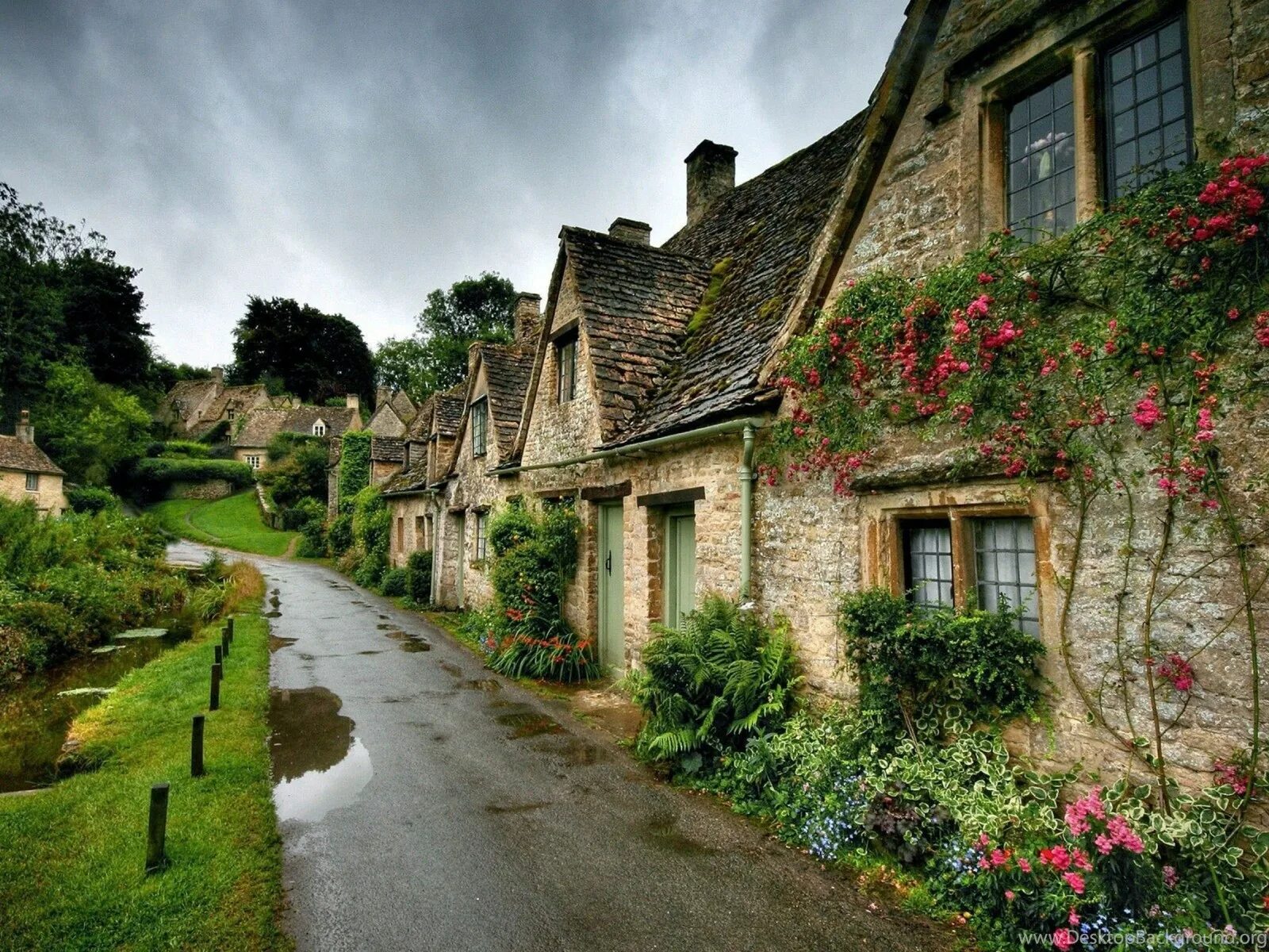 Villages england. Деревня Бибури Англия. Котсуолдс Великобритания деревня Бибури. Деревня Байбери Глостершир Великобритания. Бибери деревня в Англии.