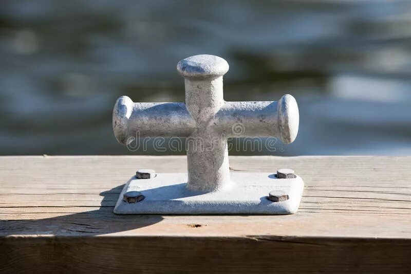 Кнехт на судне 5 букв. Кнехт на судне 5 букв. Кнехты швартовые. Кнехт швартовый на пирсе. Кнехт на судне 5 букв.