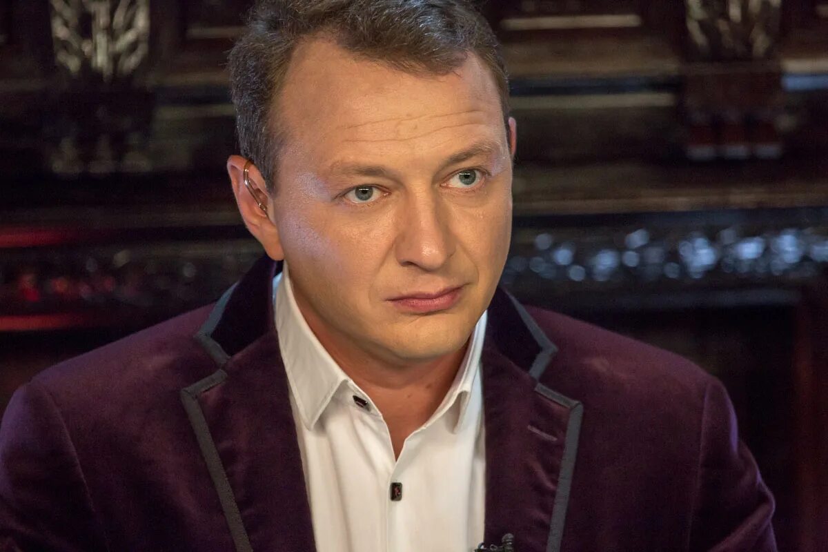 Ведущий программы экстрасенсы. Арат башарлв битва экстрасенсов. ведущий битвы экстрасенсов башаров.
