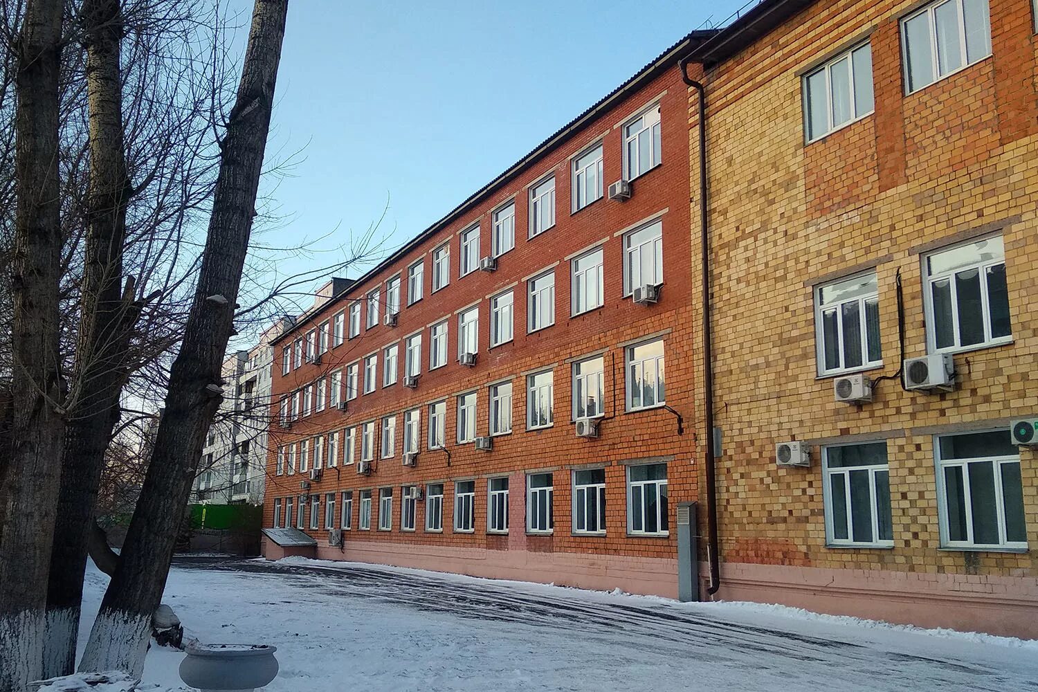 Курчатова 15б красноярск командор. Г. Курчатова 15 луганск. Командор красноярск. Курчатова 15 красноярск.