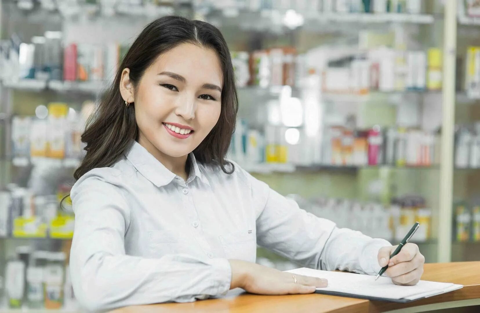 Аптека якутск. Портрет посетителя аптеки. Производная аптека фотографии. Аптека город якутск. Рослек аптека.