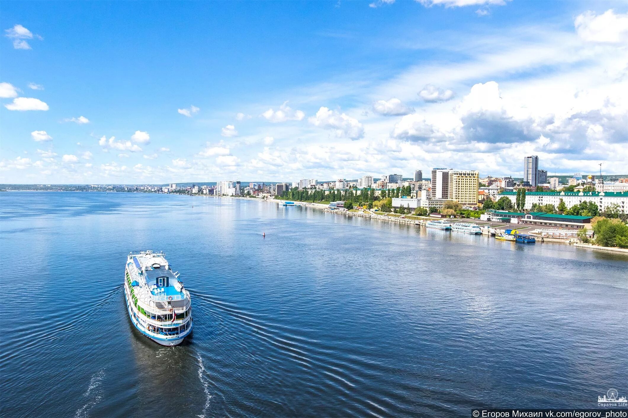 Крупные города расположенные на берегах волги. Саратов река Волга набережная. Река Волга Энгельс. Река Волга Саратов набережная 2022. Волга река Энегель.