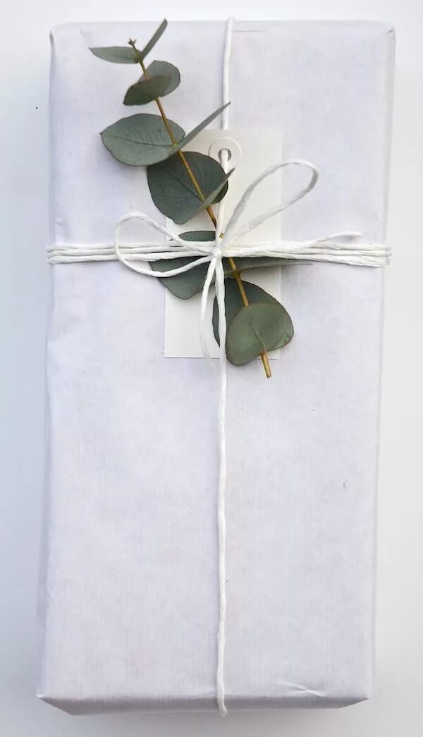 Креативная упаковка подарка. Подарки и упаковка. Красивая упаковка подарков. Декор подарочной коробки. Коробки для украшений.
