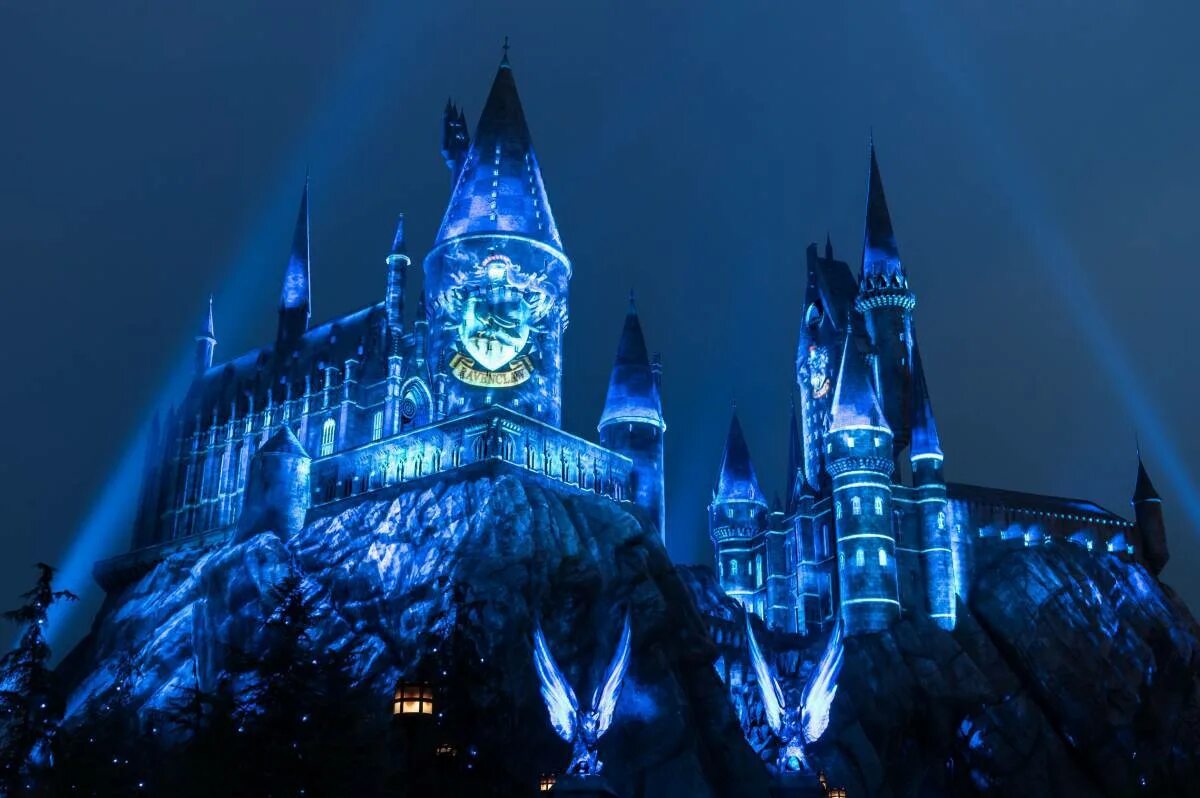 Хогсмид гарри поттер. The wizarding world of harry potter хогвартс. Гарри поттер. Красивый хогвартс. Хогвартскагарри поттер.