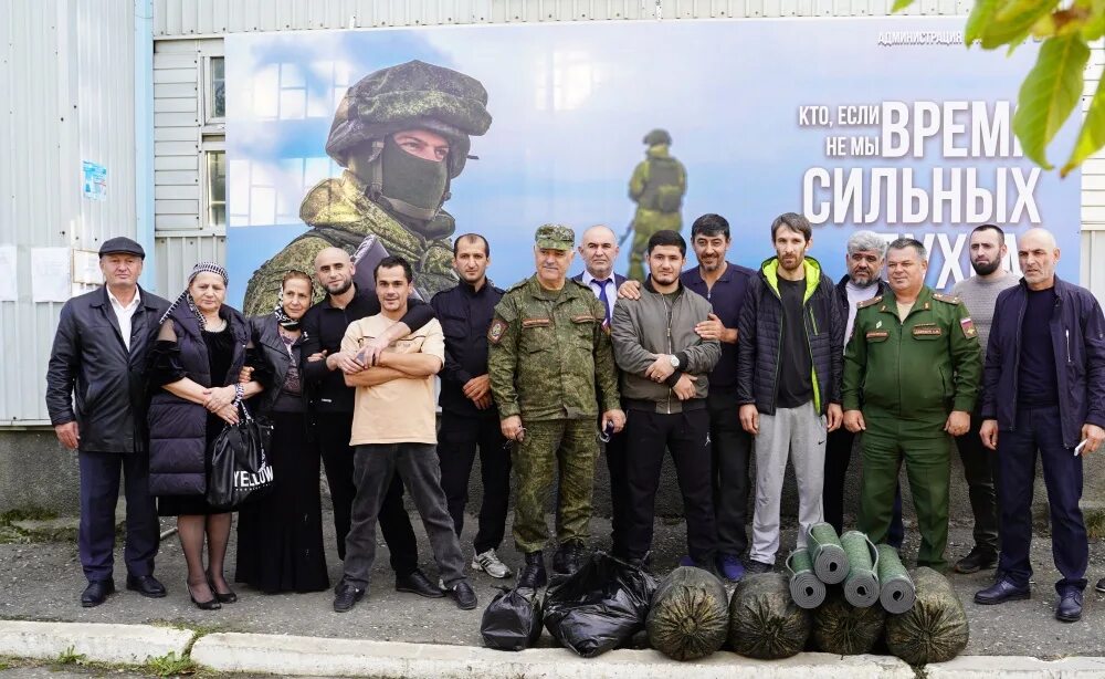 Генеральный консул. Хасавюрт набережная 20. Экономика дагестана. Супермаркет элит хасавюрт. Братья борцы из дагестана.