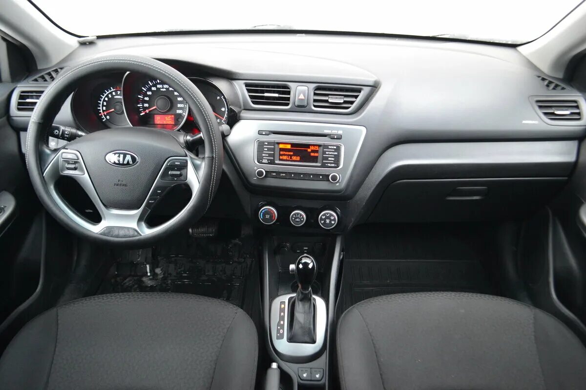 Kia Rio 1.6 at, 2017. Kia Rio 1.6 at 2015 хэтчбек Стайлинг. Kia Rio 1.6 atшестиступенчатый.